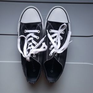 Converse style shoes